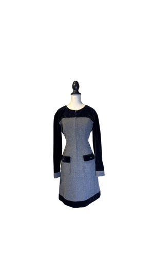 Chanel 2013 Coco Mark Knit Dress cashmere black grey CC details FR 38 M Long Sleeve Fit Flare Classic design chic pocket zipper