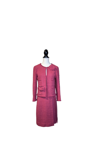 Chanel 2009 09A Karl Lagerfeld Detachable Camellia Floret detail 4 pocket tweed raspberry wool Blazer Jacket Classic design