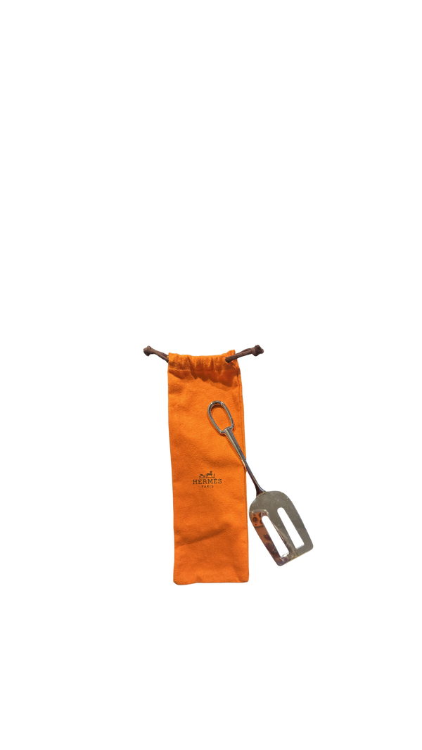 Hermes Attelage silver pie/cake server silver plarted metal saddle key inspired multi-horse horsebit detailing