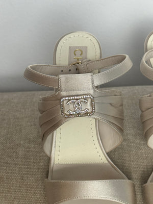 New Chanel 2023 G39654 Grey Logo Strass Heeled Strappy Sandal Satin Heeled Mule Pump Shoes CC coco mark EU 38.5