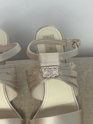 New Chanel 2023 G39654 Grey Logo Strass Heeled Strappy Sandal Satin Heeled Mule Pump Shoes CC coco mark EU 38.5