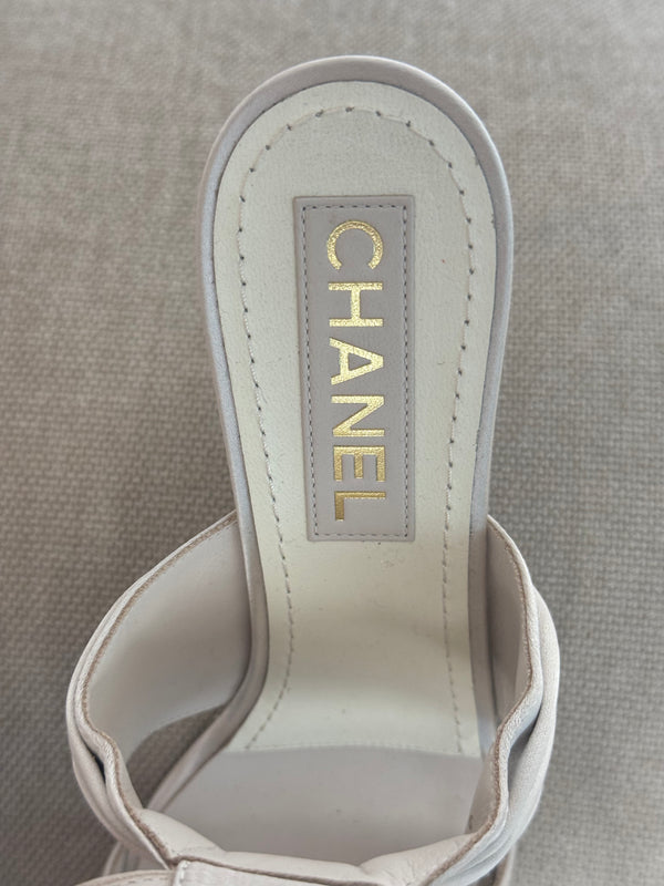 New Chanel 2023 G39654 Grey Logo Strass Heeled Strappy Sandal Satin Heeled Mule Pump Shoes CC coco mark EU 38.5