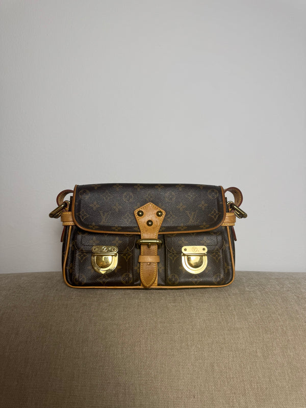 Louis Vuitton Monogram Hudson PM shoulder Bag Vintage Classic Style brown leather handles gold buckles