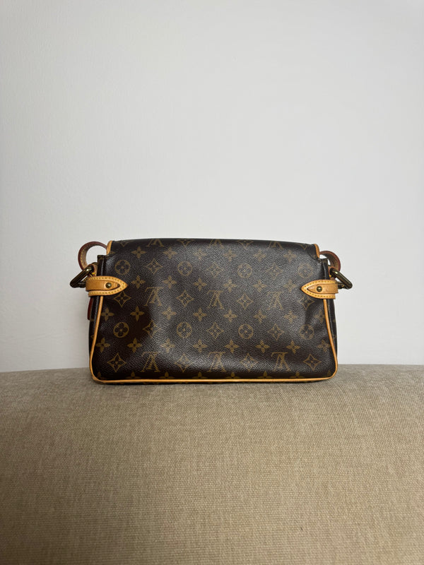 Louis Vuitton Monogram Hudson PM shoulder Bag Vintage Classic Style brown leather handles gold buckles