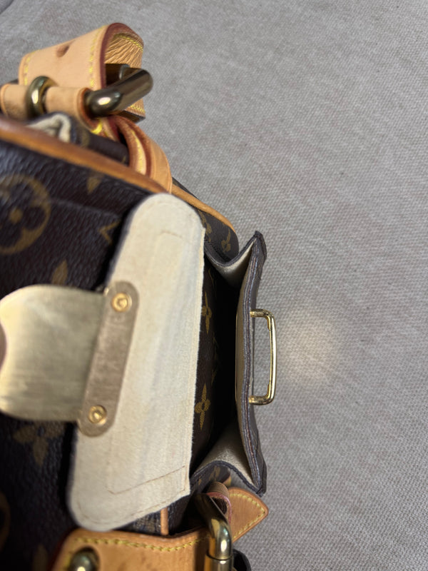 Louis Vuitton Monogram Hudson PM shoulder Bag Vintage Classic Style brown leather handles gold buckles