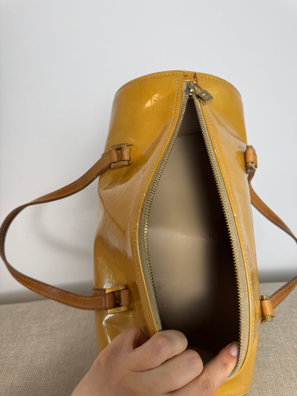 Louis Vuitton Bedford Handbag Noisette D'Amour Shoulder Bag Beige Cream patent leather varnish vintage unique LV monogram 90s 2000s