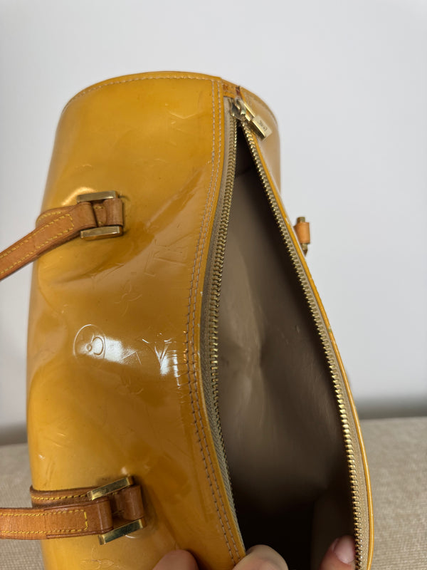 Louis Vuitton Bedford Handbag Noisette D'Amour Shoulder Bag Beige Cream patent leather varnish vintage unique LV monogram 90s 2000s