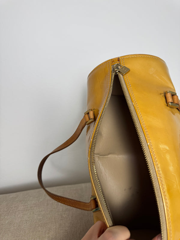 Louis Vuitton Bedford Handbag Noisette D'Amour Shoulder Bag Beige Cream patent leather varnish vintage unique LV monogram 90s 2000s