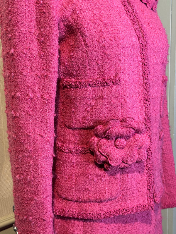 Chanel 2009 09A Karl Lagerfeld Detachable Camellia Floret detail 4 pocket tweed raspberry wool Blazer Jacket Classic design