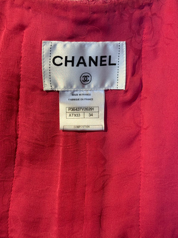 Chanel 2009 09A Karl Lagerfeld Detachable Camellia Floret detail 4 pocket tweed raspberry wool Blazer Jacket Classic design