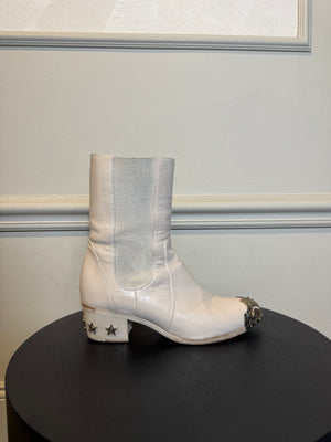 Chanel Karl Lagerfeld 2014 Paris-Dallas BOOTS DE COW-BOY SANTIAGS ETOILE G30046 Cream Gold Heeled Boho Western Cowboy Boot CC coco mark EU 36.5