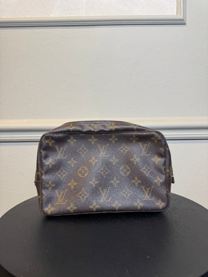 Louis Vuitton Vintage Cosmetic Washbag Brown Monogram Trousse Toilette bag Leather Monogram Iconic Classic LV Brown