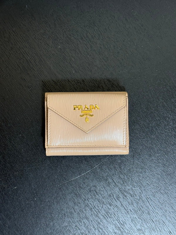 Prada Small Vitello Move Trifold Wallet Leather Wallet Card Holder in Clay/Water Lily bi-fold wallet gold-toned Prada lettering