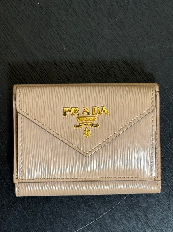 Prada Small Vitello Move Trifold Wallet Leather Wallet Card Holder in Clay/Water Lily bi-fold wallet gold-toned Prada lettering