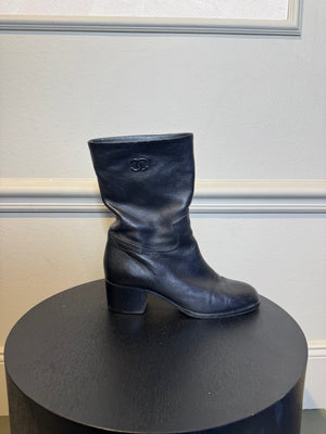Chanel Vintage Bootie heeled Ankle Boots Shoes Karl Lagerfeld leather black detail CC coco mark logo EU 36.5