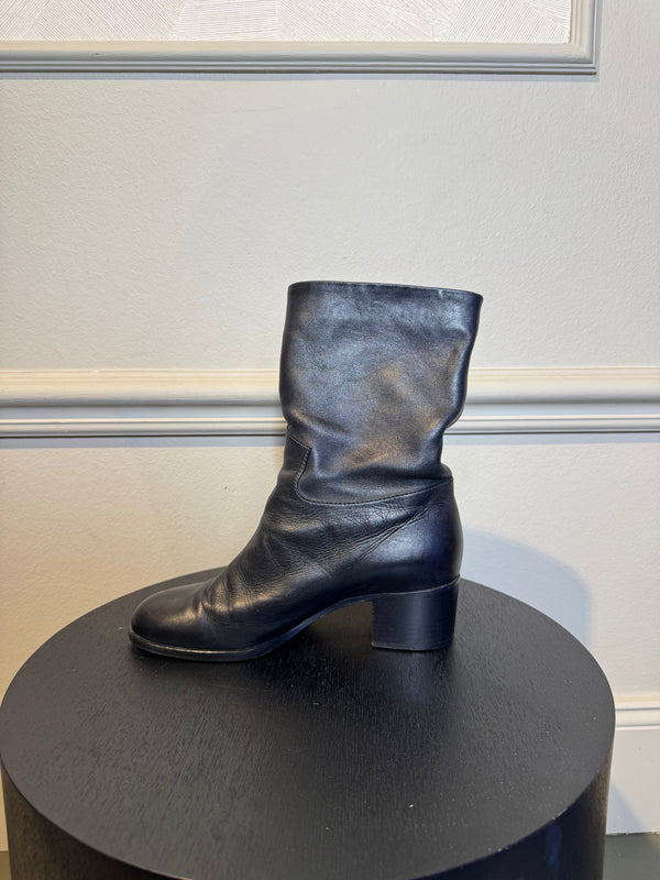 Chanel Vintage Bootie heeled Ankle Boots Shoes Karl Lagerfeld leather black detail CC coco mark logo EU 36.5
