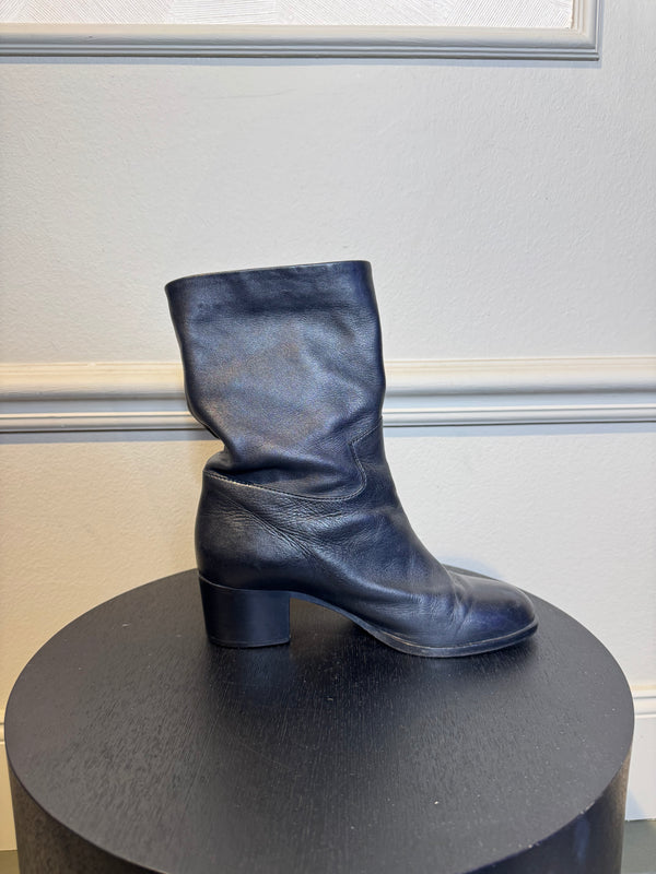 Chanel Vintage Bootie heeled Ankle Boots Shoes Karl Lagerfeld leather black detail CC coco mark logo EU 36.5