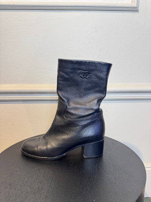 Chanel Vintage Bootie heeled Ankle Boots Shoes Karl Lagerfeld leather black detail CC coco mark logo EU 36.5