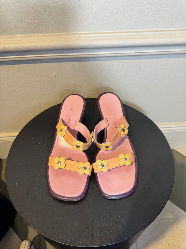 Chanel Vintage 2002 Mules a Talons Blossom Patent Leather Sandals Heeled Mule Pump Shoes Karl Lagerfeld Floral Strap detail CC coco mark EU 38.5