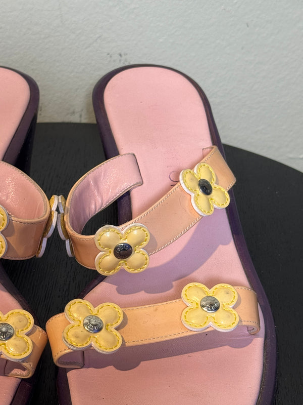 Chanel Vintage 2002 Mules a Talons Blossom Patent Leather Sandals Heeled Mule Pump Shoes Karl Lagerfeld Floral Strap detail CC coco mark EU 38.5