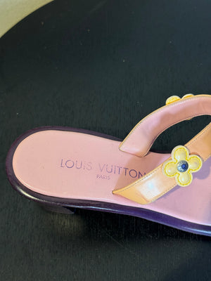 Chanel Vintage 2002 Mules a Talons Blossom Patent Leather Sandals Heeled Mule Pump Shoes Karl Lagerfeld Floral Strap detail CC coco mark EU 38.5