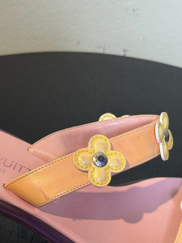 Chanel Vintage 2002 Mules a Talons Blossom Patent Leather Sandals Heeled Mule Pump Shoes Karl Lagerfeld Floral Strap detail CC coco mark EU 38.5