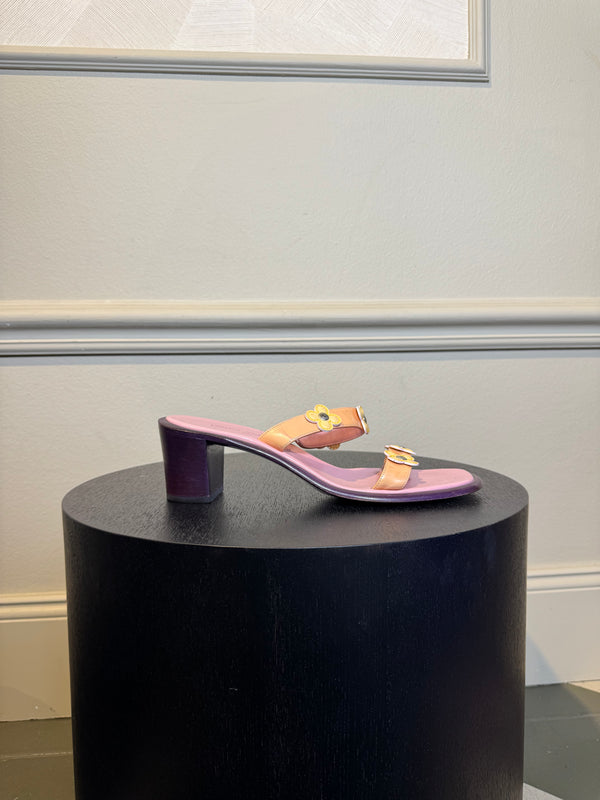 Chanel Vintage 2002 Mules a Talons Blossom Patent Leather Sandals Heeled Mule Pump Shoes Karl Lagerfeld Floral Strap detail CC coco mark EU 38.5