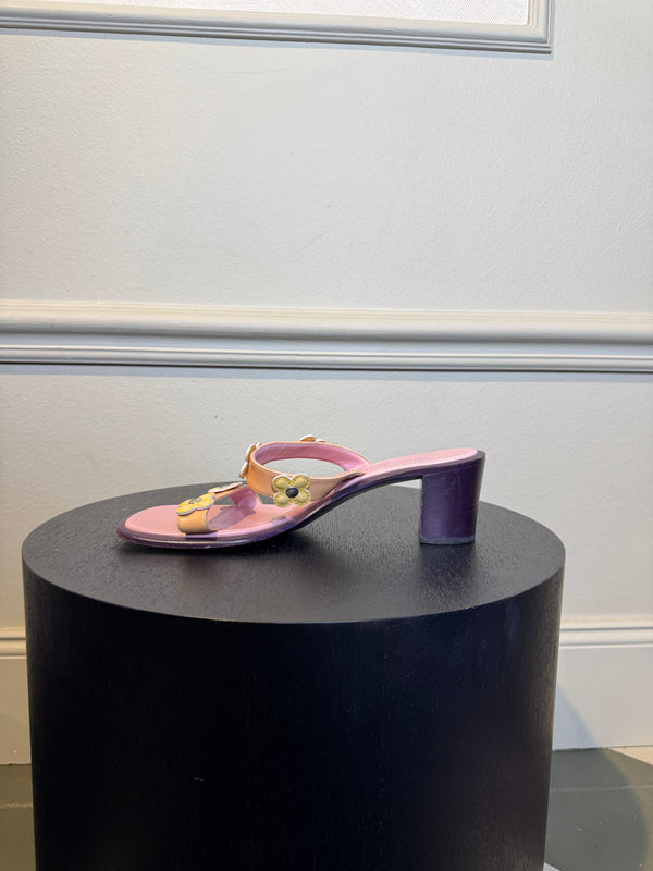 Chanel Vintage 2002 Mules a Talons Blossom Patent Leather Sandals Heeled Mule Pump Shoes Karl Lagerfeld Floral Strap detail CC coco mark EU 38.5