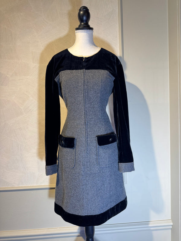 Chanel 2013 Coco Mark Knit Dress cashmere black grey CC details FR 38 M Long Sleeve Fit Flare Classic design chic pocket zipper