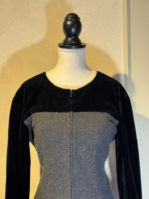 Chanel 2013 Coco Mark Knit Dress cashmere black grey CC details FR 38 M Long Sleeve Fit Flare Classic design chic pocket zipper