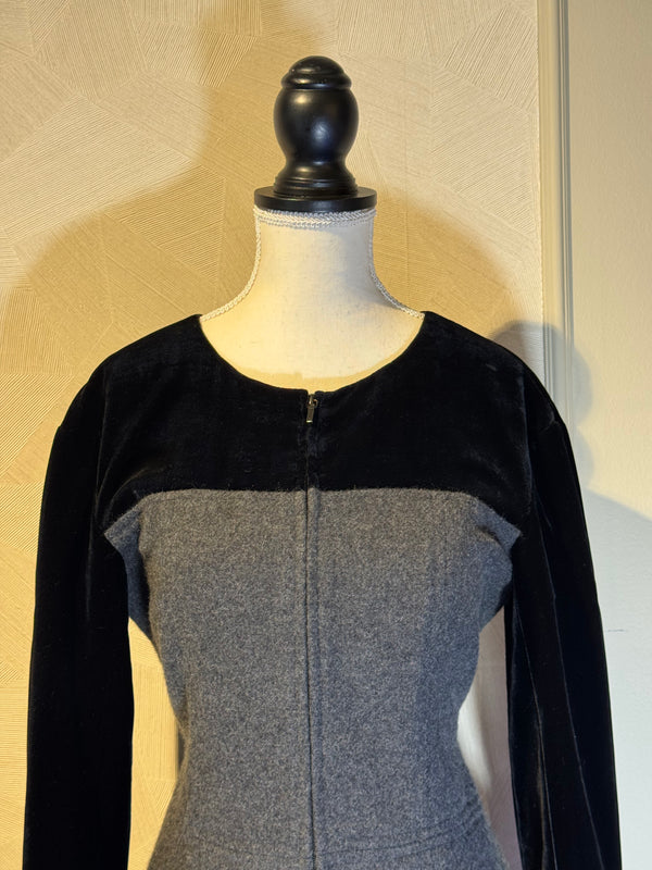 Chanel 2013 Coco Mark Knit Dress cashmere black grey CC details FR 38 M Long Sleeve Fit Flare Classic design chic pocket zipper