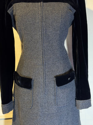 Chanel 2013 Coco Mark Knit Dress cashmere black grey CC details FR 38 M Long Sleeve Fit Flare Classic design chic pocket zipper