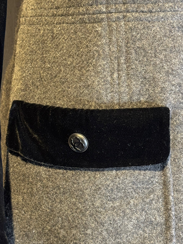 Chanel 2013 Coco Mark Knit Dress cashmere black grey CC details FR 38 M Long Sleeve Fit Flare Classic design chic pocket zipper