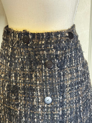 Chanel Droite A Boutons Tweed Brown Pencil Skirt Button Detailing FR 38 / M Classic Design CC button Work formal dress skirt distressed hem