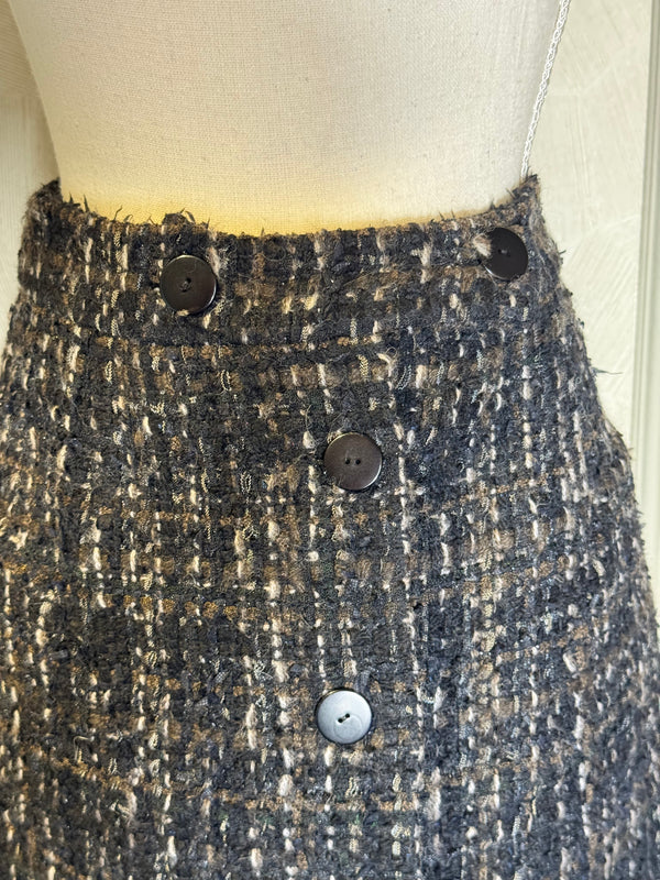 Chanel Droite A Boutons Tweed Brown Pencil Skirt Button Detailing FR 38 / M Classic Design CC button Work formal dress skirt distressed hem