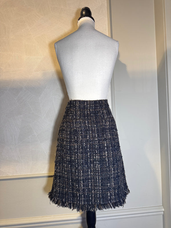 Chanel Droite A Boutons Tweed Brown Pencil Skirt Button Detailing FR 38 / M Classic Design CC button Work formal dress skirt distressed hem