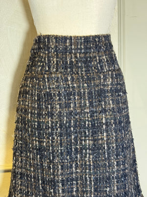 Chanel Droite A Boutons Tweed Brown Pencil Skirt Button Detailing FR 38 / M Classic Design CC button Work formal dress skirt distressed hem