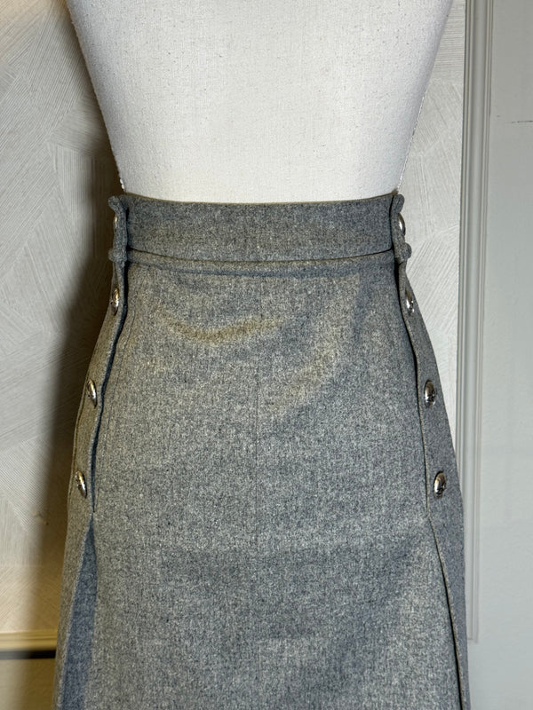 Chanel Grey Marl Pencil Skirt Button Detailing FR 34 /XS Classic Design CC button Work formal skirt CC closure detailing high waisted pleat detail