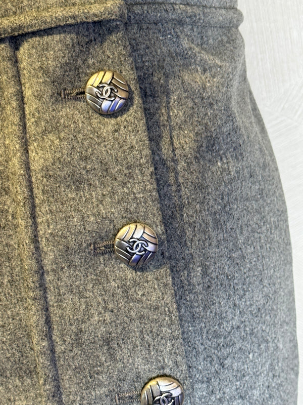 Chanel Grey Marl Pencil Skirt Button Detailing FR 34 /XS Classic Design CC button Work formal skirt CC closure detailing high waisted pleat detail