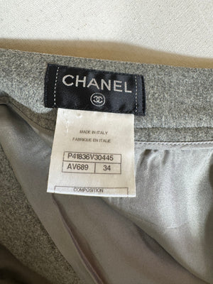 Chanel Grey Marl Pencil Skirt Button Detailing FR 34 /XS Classic Design CC button Work formal skirt CC closure detailing high waisted pleat detail