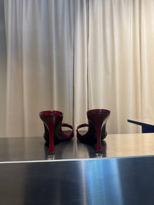 Gucci Horsebit Patent Leather Mules Red Burgundy Square Toe Heeled Sandals Gold Hardware Vintage