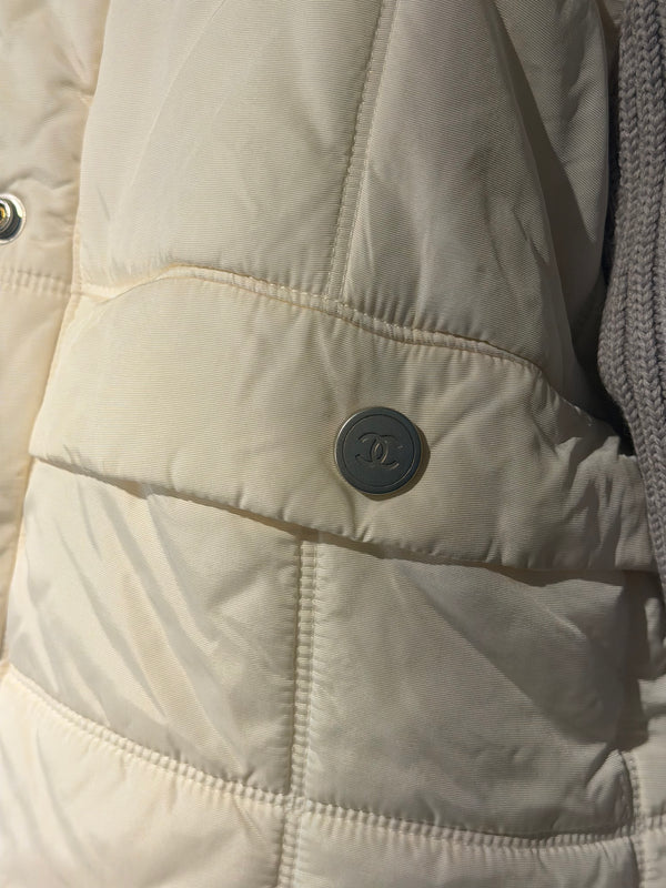 Chanel Karl Lagerfeld Era F/W 2000 White & Grey Ski Winter Jacket Silver-tone CC Logo Quilted Puffer Jacket Layered Y2K BNWT