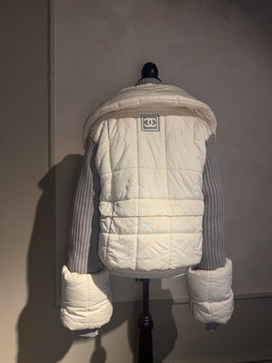 Chanel Karl Lagerfeld Era F/W 2000 White & Grey Ski Winter Jacket Silver-tone CC Logo Quilted Puffer Jacket Layered Y2K BNWT