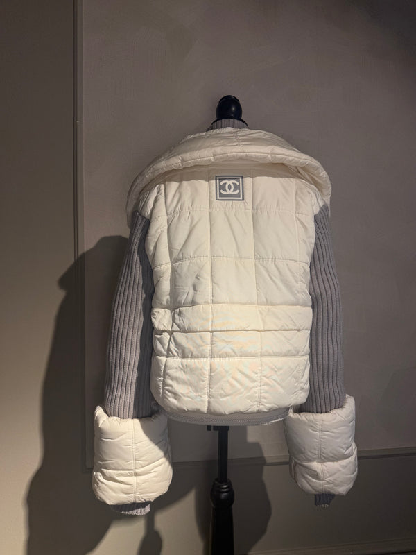 Chanel Karl Lagerfeld Era F/W 2000 White & Grey Ski Winter Jacket Silver-tone CC Logo Quilted Puffer Jacket Layered Y2K BNWT