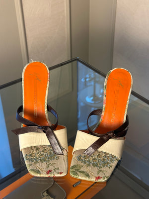 Giuseppe Zanotti decorative feminine kitten heels brown white leather toe strap floral