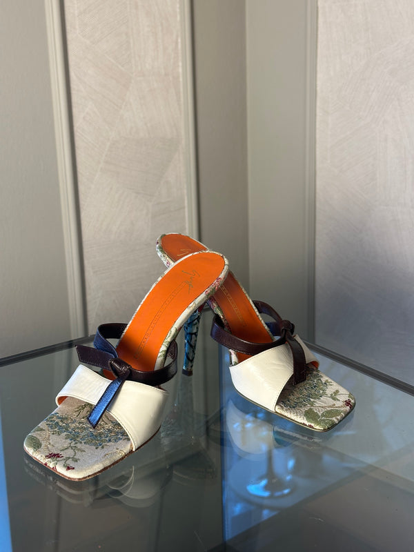 Giuseppe Zanotti decorative feminine kitten heels brown white leather toe strap floral