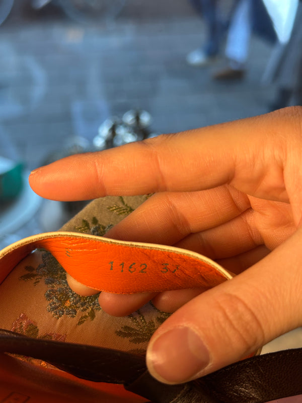 Giuseppe Zanotti decorative feminine kitten heels brown white leather toe strap floral