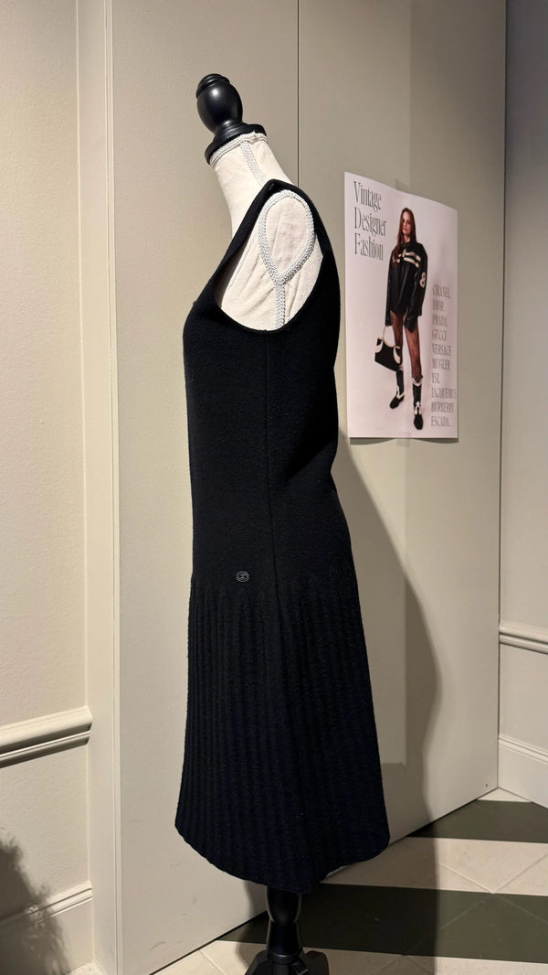 CHANEL KNIT DRESS - SIZE 38