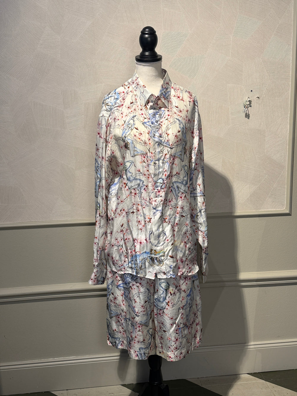 Dior Mens 2019 A/W Hajime Sorayama Sorayama Robot Floral Button Down Pajama White Pink Silk Set Shorts button up Size 38
