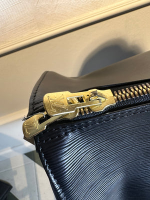 Louis Vuitton Keepall Epi Leather Black Holdall weekender 43hr bag vintage unique LV monogram detail monochrome